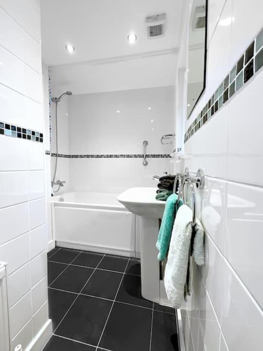 White Eden - Explore Cornwall From A Comfy Central Appartment St Austell Buitenkant foto