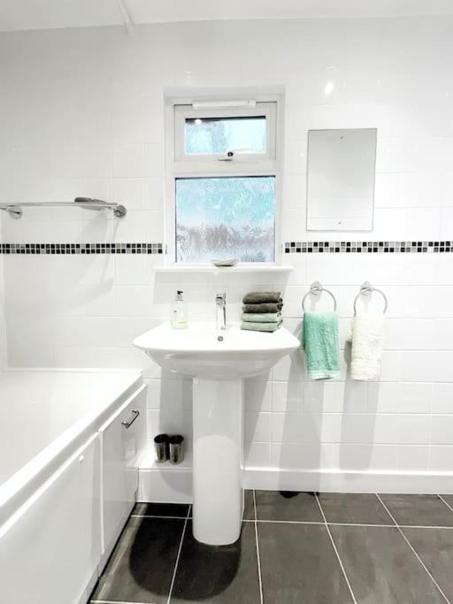 White Eden - Explore Cornwall From A Comfy Central Appartment St Austell Buitenkant foto